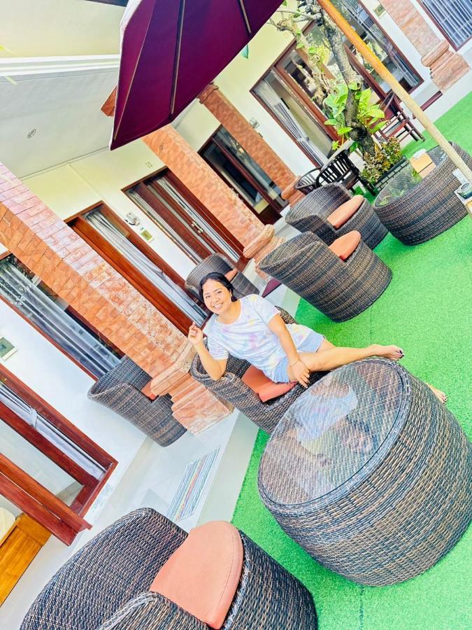 D&D Homestay Pesanggaran Экстерьер фото