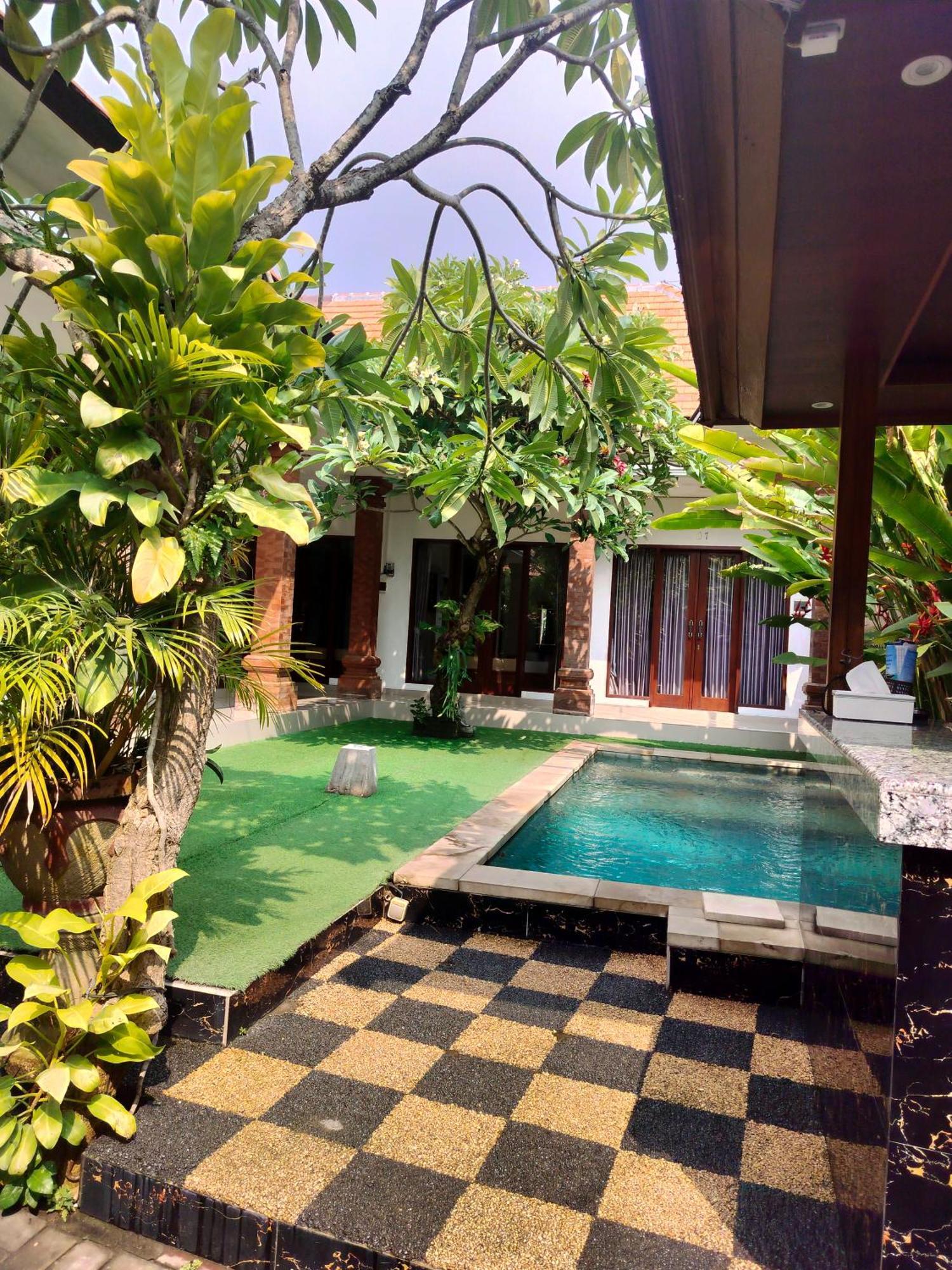 D&D Homestay Pesanggaran Экстерьер фото