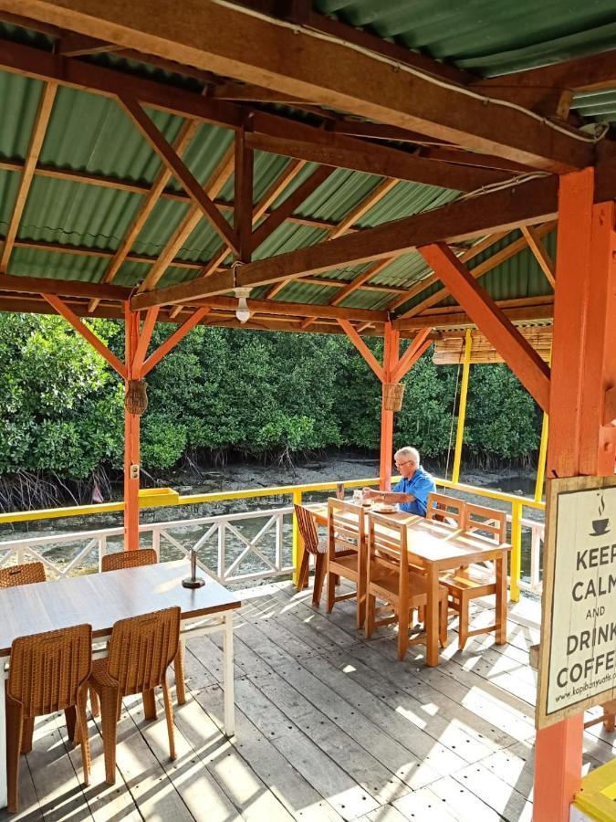 D&D Homestay Pesanggaran Экстерьер фото